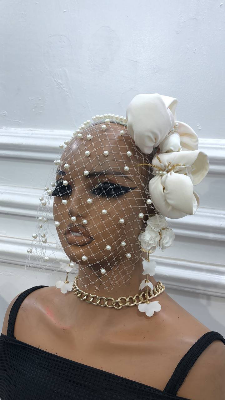 The cream ruffled pearl fascinator is a unique piece of headgear, made to elevate the woman's elegance.